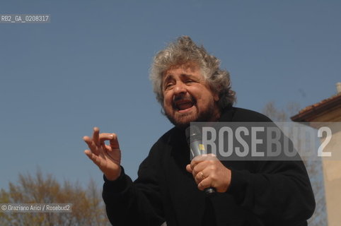 TREVISO - 6/4/2008 - THE COMEDIAN BEPPE GRILLO DELIVERS HIS SPEECH DURING AN ELECTORAL MEETING IN TREVISO FOR THE TOWN HALL ELECTIONS  ©Graziano Arici/Rosebud2 POLITICA