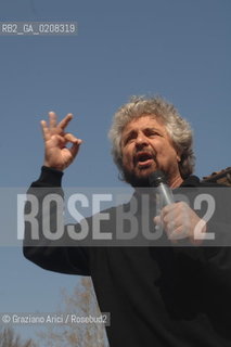 TREVISO - 6/4/2008 - THE COMEDIAN BEPPE GRILLO DELIVERS HIS SPEECH DURING AN ELECTORAL MEETING IN TREVISO FOR THE TOWN HALL ELECTIONS  ©Graziano Arici/Rosebud2 POLITICA