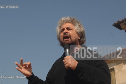 TREVISO - 6/4/2008 - THE COMEDIAN BEPPE GRILLO DELIVERS HIS SPEECH DURING AN ELECTORAL MEETING IN TREVISO FOR THE TOWN HALL ELECTIONS  ©Graziano Arici/Rosebud2 POLITICA