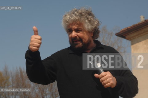 TREVISO - 6/4/2008 - THE COMEDIAN BEPPE GRILLO DELIVERS HIS SPEECH DURING AN ELECTORAL MEETING IN TREVISO FOR THE TOWN HALL ELECTIONS  ©Graziano Arici/Rosebud2 POLITICA