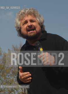 TREVISO - 6/4/2008 - THE COMEDIAN BEPPE GRILLO DELIVERS HIS SPEECH DURING AN ELECTORAL MEETING IN TREVISO FOR THE TOWN HALL ELECTIONS  ©Graziano Arici/Rosebud2 POLITICA