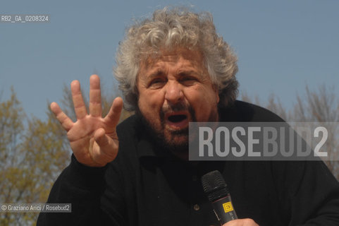 TREVISO - 6/4/2008 - THE COMEDIAN BEPPE GRILLO DELIVERS HIS SPEECH DURING AN ELECTORAL MEETING IN TREVISO FOR THE TOWN HALL ELECTIONS  ©Graziano Arici/Rosebud2 POLITICA