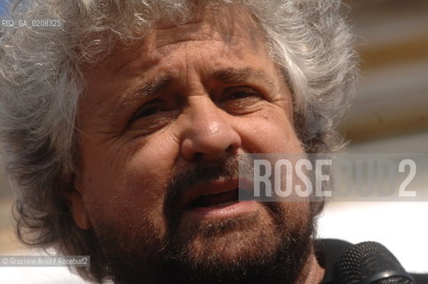 TREVISO - 6/4/2008 - THE COMEDIAN BEPPE GRILLO DELIVERS HIS SPEECH DURING AN ELECTORAL MEETING IN TREVISO FOR THE TOWN HALL ELECTIONS  ©Graziano Arici/Rosebud2 POLITICA