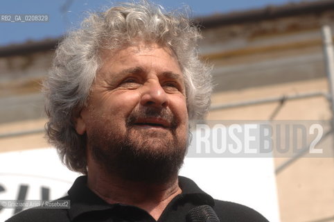 TREVISO - 6/4/2008 - THE COMEDIAN BEPPE GRILLO DELIVERS HIS SPEECH DURING AN ELECTORAL MEETING IN TREVISO FOR THE TOWN HALL ELECTIONS  ©Graziano Arici/Rosebud2 POLITICA