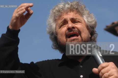 TREVISO - 6/4/2008 - THE COMEDIAN BEPPE GRILLO DELIVERS HIS SPEECH DURING AN ELECTORAL MEETING IN TREVISO FOR THE TOWN HALL ELECTIONS  ©Graziano Arici/Rosebud2 POLITICA
