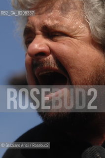 TREVISO - 6/4/2008 - THE COMEDIAN BEPPE GRILLO DELIVERS HIS SPEECH DURING AN ELECTORAL MEETING IN TREVISO FOR THE TOWN HALL ELECTIONS  ©Graziano Arici/Rosebud2 POLITICA