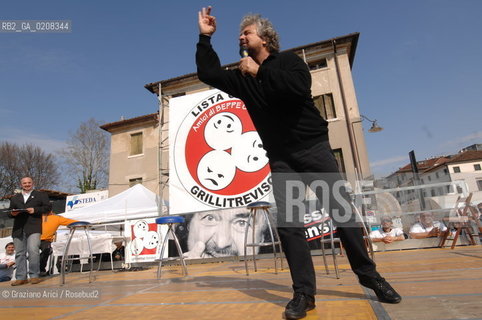 TREVISO - 6/4/2008 - THE COMEDIAN BEPPE GRILLO DELIVERS HIS SPEECH DURING AN ELECTORAL MEETING IN TREVISO FOR THE TOWN HALL ELECTIONS  ©Graziano Arici/Rosebud2 POLITICA