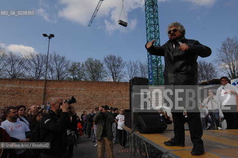 TREVISO - 6/4/2008 - THE COMEDIAN BEPPE GRILLO DELIVERS HIS SPEECH DURING AN ELECTORAL MEETING IN TREVISO FOR THE TOWN HALL ELECTIONS  ©Graziano Arici/Rosebud2 POLITICA