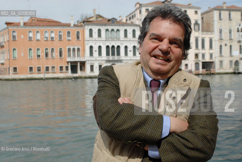 VENEZIA, 03.04.2008. RENATO BRUNETTA, ECONOMIST AND POLITICIAN, EUROPEAN PARLIAMENT DEPUTY, VICE-COORDINATOR OF FORZA ITALIA PARTY © MARTABUSO/ARICI/GRAZIANERI RITRATTO POLITICA VICECOORDINATORE FORZA ITALIA DEPUTATO