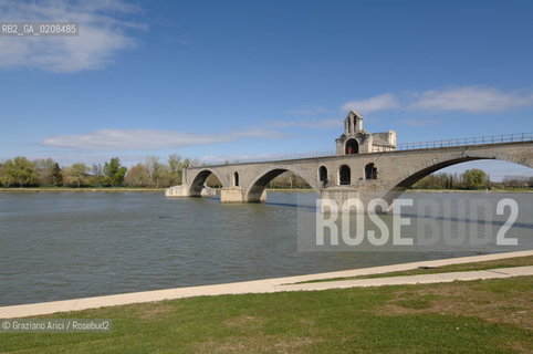 AVIGNONE (PROVENCE, FRANCE) APRILE 2008 IL PONTE SUL FIUME RODANO  ©Graziano Arici/Rosebud2  GEO