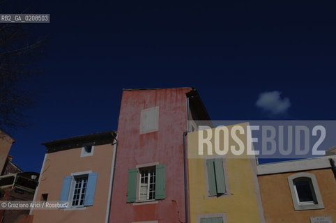 ROUSSILLON (PROVENCE, FRANCE) APRILE 2008 PORTA FINESTRA ©Graziano Arici/Rosebud2  COLORE GEO