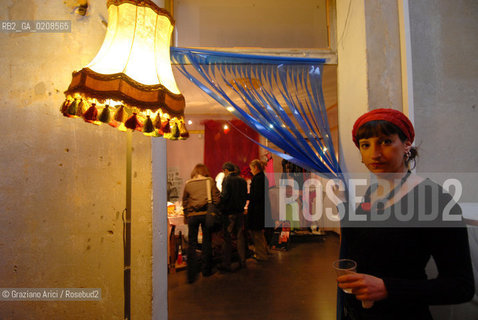 BOLOGNA, 17.04.2008. VIA RIALTO 23, INTERNO DEL NEGOZIO BETTY&BOOKS,PRIMO SEXY SHOP AUTOGESTITO DA DONNE E RIVOLTO ALLE DONNE IN ITALIA. BETTY& BOOKS : THE FIRST ITALIAN FEMINIST SEXY SHOP FOR WOMANE © MARTABUSO/ARICI/GRAZIANERI FEMMINISMO FEMMINILE