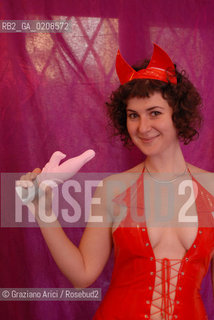 BOLOGNA, 17.04.2008. VIA RIALTO 23, INTERNO DEL NEGOZIO BETTY&BOOKS,PRIMO SEXY SHOP AUTOGESTITO DA DONNE E RIVOLTO ALLE DONNE IN ITALIA. BETTY& BOOKS : THE FIRST ITALIAN FEMINIST SEXY SHOP FOR WOMANE © MARTABUSO/ARICI/GRAZIANERI FEMMINISMO FEMMINILE