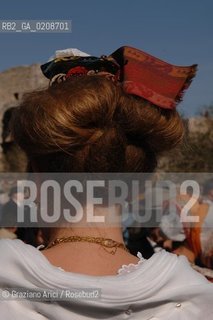 ARLES (FRANCE, PROVENCE) 1 MAY 2008 - 1 MAY HOLIDAY - FETE DES GARDIANS - HOLIDAY OF THE CAMARGUE CATTLE FARMER IN FRONT OF THE CHURCH OF NOTRE DAME LA MAJOR ©Graziano Arici/Rosebud2 CAVALLO FESTA DEI GARDIANS COSTUME MAGGIO GIOIELLO PROVENZA CAPPELLO BAMBINO GEO