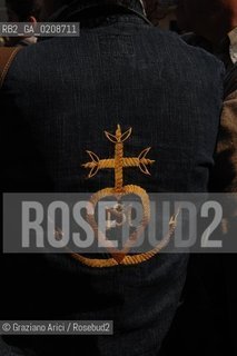 ARLES (FRANCE, PROVENCE) 1 MAY 2008 - 1 MAY HOLIDAY - FETE DES GARDIANS - HOLIDAY OF THE CAMARGUE CATTLE FARMER IN FRONT OF THE CHURCH OF NOTRE DAME LA MAJOR ©Graziano Arici/Rosebud2 CAVALLO FESTA DEI GARDIANS COSTUME MAGGIO GIOIELLO PROVENZA CAPPELLO BAMBINO GEO