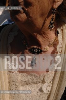 ARLES (FRANCE, PROVENCE) 1 MAY 2008 - 1 MAY HOLIDAY - FETE DES GARDIANS - HOLIDAY OF THE CAMARGUE CATTLE FARMER IN FRONT OF THE CHURCH OF NOTRE DAME LA MAJOR ©Graziano Arici/Rosebud2 CAVALLO FESTA DEI GARDIANS COSTUME MAGGIO GIOIELLO PROVENZA CAPPELLO BAMBINO GEO