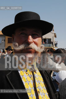 ARLES (FRANCE, PROVENCE) 1 MAY 2008 - 1 MAY HOLIDAY - FETE DES GARDIANS - HOLIDAY OF THE CAMARGUE CATTLE FARMER IN FRONT OF THE CHURCH OF NOTRE DAME LA MAJOR ©Graziano Arici/Rosebud2 CAVALLO FESTA DEI GARDIANS COSTUME MAGGIO GIOIELLO PROVENZA CAPPELLO BAMBINO GEO