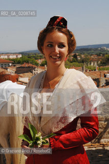 ARLES (FRANCE, PROVENCE) 1 MAY 2008 - 1 MAY HOLIDAY - FETE DES GARDIANS - HOLIDAY OF THE CAMARGUE CATTLE FARMER IN FRONT OF THE CHURCH OF NOTRE DAME LA MAJOR ©Graziano Arici/Rosebud2 CAVALLO FESTA DEI GARDIANS COSTUME MAGGIO GIOIELLO PROVENZA CAPPELLO BAMBINO GEO