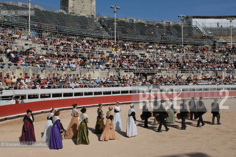 ARLES (FRANCE, PROVENCE) 1 MAY 2008 - 1 MAY HOLIDAY - FETE DES GARDIANS - HOLIDAY OF THE CAMARGUE CATTLE FARMER AND ELECTION OF ARLES QUEEN ROMAN ARENA ©Graziano Arici/Rosebud2 CAVALLO FESTA DEI GARDIANS COSTUME MAGGIO GIOIELLO PROVENZA CAPPELLO BAMBINO COURSE CAMARGUESE TORO GEO
