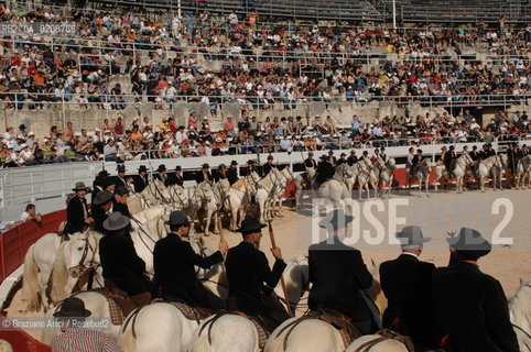 ARLES (FRANCE, PROVENCE) 1 MAY 2008 - 1 MAY HOLIDAY - FETE DES GARDIANS - HOLIDAY OF THE CAMARGUE CATTLE FARMER AND ELECTION OF ARLES QUEEN ROMAN ARENA ©Graziano Arici/Rosebud2 CAVALLO FESTA DEI GARDIANS COSTUME MAGGIO GIOIELLO PROVENZA CAPPELLO BAMBINO COURSE CAMARGUESE TORO GEO
