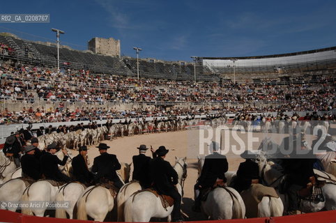 ARLES (FRANCE, PROVENCE) 1 MAY 2008 - 1 MAY HOLIDAY - FETE DES GARDIANS - HOLIDAY OF THE CAMARGUE CATTLE FARMER AND ELECTION OF ARLES QUEEN ROMAN ARENA ©Graziano Arici/Rosebud2 CAVALLO FESTA DEI GARDIANS COSTUME MAGGIO GIOIELLO PROVENZA CAPPELLO BAMBINO COURSE CAMARGUESE TORO GEO