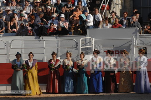 ARLES (FRANCE, PROVENCE) 1 MAY 2008 - 1 MAY HOLIDAY - FETE DES GARDIANS - HOLIDAY OF THE CAMARGUE CATTLE FARMER AND ELECTION OF ARLES QUEEN ROMAN ARENA ©Graziano Arici/Rosebud2 CAVALLO FESTA DEI GARDIANS COSTUME MAGGIO GIOIELLO PROVENZA CAPPELLO BAMBINO COURSE CAMARGUESE TORO GEO