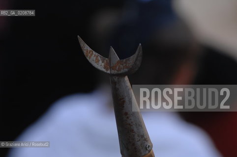 ARLES (FRANCE, PROVENCE) 1 MAY 2008 - 1 MAY HOLIDAY - FETE DES GARDIANS - HOLIDAY OF THE CAMARGUE CATTLE FARMER AND ELECTION OF ARLES QUEEN ROMAN ARENA ©Graziano Arici/Rosebud2 CAVALLO FESTA DEI GARDIANS COSTUME MAGGIO GIOIELLO PROVENZA CAPPELLO BAMBINO COURSE CAMARGUESE TORO GEO