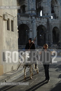 ARLES (FRANCE, PROVENCE) 1 MAY 2008 - 1 MAY HOLIDAY - FETE DES GARDIANS - HOLIDAY OF THE CAMARGUE CATTLE FARMER AND ELECTION OF ARLES QUEEN ROMAN ARENA ©Graziano Arici/Rosebud2 CAVALLO FESTA DEI GARDIANS COSTUME MAGGIO GIOIELLO PROVENZA CAPPELLO BAMBINO COURSE CAMARGUESE TORO GEO