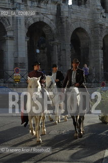 ARLES (FRANCE, PROVENCE) 1 MAY 2008 - 1 MAY HOLIDAY - FETE DES GARDIANS - HOLIDAY OF THE CAMARGUE CATTLE FARMER AND ELECTION OF ARLES QUEEN ROMAN ARENA ©Graziano Arici/Rosebud2 CAVALLO FESTA DEI GARDIANS COSTUME MAGGIO GIOIELLO PROVENZA CAPPELLO BAMBINO COURSE CAMARGUESE TORO GEO