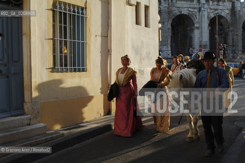 ARLES (FRANCE, PROVENCE) 1 MAY 2008 - 1 MAY HOLIDAY - FETE DES GARDIANS - HOLIDAY OF THE CAMARGUE CATTLE FARMER AND ELECTION OF ARLES QUEEN ROMAN ARENA ©Graziano Arici/Rosebud2 CAVALLO FESTA DEI GARDIANS COSTUME MAGGIO GIOIELLO PROVENZA CAPPELLO BAMBINO COURSE CAMARGUESE TORO GEO