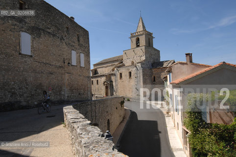 VENASQUE (FRANCE PROVENCE) MAY 2008 - VENASQUE VILLAGE ©Graziano Arici/Rosebud2 PROVENZA VILLAGGIO GEO