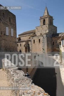 VENASQUE (FRANCE PROVENCE) MAY 2008 - VENASQUE VILLAGE ©Graziano Arici/Rosebud2 PROVENZA VILLAGGIO GEO