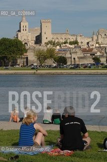 AVIGNONE (FRANCE PROVENCE) MAY 2008 - THE TOWN OF AVIGNON AND THE RHONE RIVER ©Graziano Arici/Rosebud2 PROVENZA GIOVANE SOLE FIUME RODANO GEO