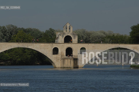 AVIGNONE (FRANCE PROVENCE) MAY 2008 - THE TOWN OF AVIGNON THE RHONE RIVER AND THE ST BENEZET BRIDGE ©Graziano Arici/Rosebud2 PROVENZA FIUME RODANO PONTE GEO
