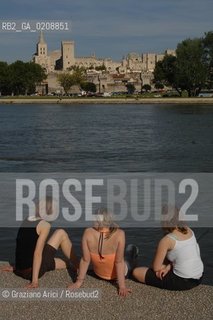 AVIGNONE (FRANCE PROVENCE) MAY 2008 - THE TOWN OF AVIGNON AND THE RHONE RIVER ©Graziano Arici/Rosebud2 PROVENZA GIOVANE SOLE FIUME RODANO GEO