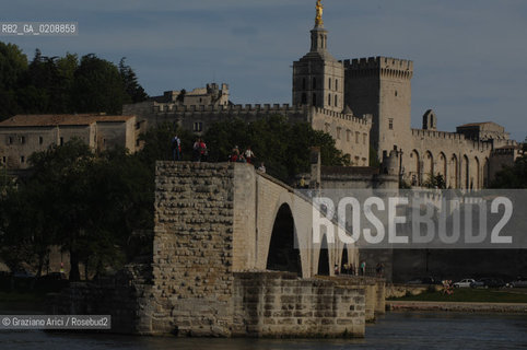 AVIGNONE (FRANCE PROVENCE) MAY 2008 - THE TOWN OF AVIGNON THE RHONE RIVER, THE ST BENEZET BRIDGE AND THE POPES PALACE ©Graziano Arici/Rosebud2 PROVENZA FIUME RODANO PONTE GEO