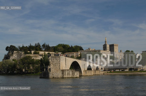 AVIGNONE (FRANCE PROVENCE) MAY 2008 - THE TOWN OF AVIGNON THE RHONE RIVER, THE ST BENEZET BRIDGE AND THE POPES PALACE ©Graziano Arici/Rosebud2 PROVENZA FIUME RODANO PONTE GEO