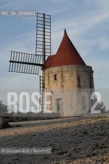 ST. REMY-DE-PROVENCE (FRANCE PROVENCE) MAY 2008 - THE ALPHONSE DAUDET MILL ©Graziano Arici/Rosebud2 MULINO LETTERATURA PROVENZA  GEO