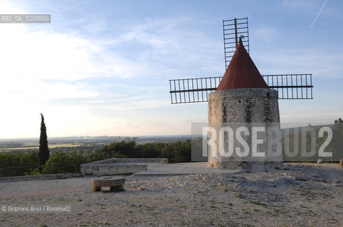ST. REMY-DE-PROVENCE (FRANCE PROVENCE) MAY 2008 - THE ALPHONSE DAUDET MILL ©Graziano Arici/Rosebud2 MULINO LETTERATURA PROVENZA  GEO