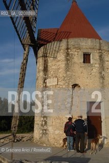 ST. REMY-DE-PROVENCE (FRANCE PROVENCE) MAY 2008 - THE ALPHONSE DAUDET MILL ©Graziano Arici/Rosebud2 MULINO LETTERATURA PROVENZA  GEO