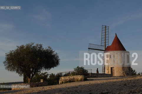ST. REMY-DE-PROVENCE (FRANCE PROVENCE) MAY 2008 - THE ALPHONSE DAUDET MILL ©Graziano Arici/Rosebud2 MULINO LETTERATURA PROVENZA  GEO