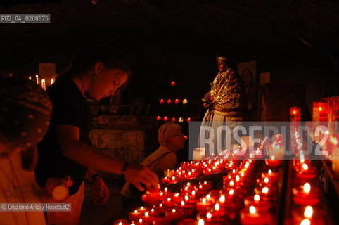 SAINTES MARIES-DE LA-MER (FRANCE PROVENCE) MAY 2008 - NOTRE-DAME- DE-LA-MER CHURC: ST.SARAH STATUE ©Graziano Arici/Rosebud2 CHIESA RELIGIONE CANDELA CAMARGUE PROVENZA GEO