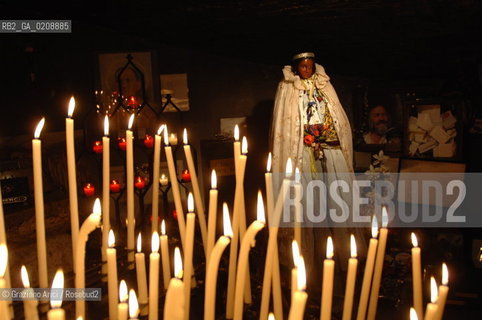 SAINTES MARIES-DE LA-MER (FRANCE PROVENCE) MAY 2008 - NOTRE-DAME- DE-LA-MER CHURC: ST.SARAH STATUE ©Graziano Arici/Rosebud2 CHIESA RELIGIONE CANDELA CAMARGUE PROVENZA GEO