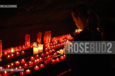 SAINTES MARIES-DE LA-MER (FRANCE PROVENCE) MAY 2008 - NOTRE-DAME- DE-LA-MER CHURC: ST.SARAH STATUE ©Graziano Arici/Rosebud2 CHIESA RELIGIONE CANDELA CAMARGUE PROVENZA GEO