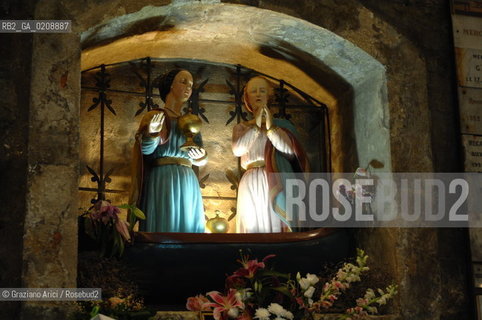 SAINTES MARIES-DE LA-MER (FRANCE PROVENCE) MAY 2008 - NOTRE-DAME- DE-LA-MER CHURC: ST.MARIE SALOME AND MARIE JACOBE STATUE ©Graziano Arici/Rosebud2 CHIESA CAMARGUE PROVENZA GEO