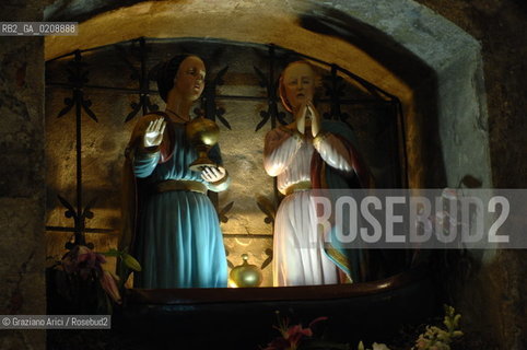 SAINTES MARIES-DE LA-MER (FRANCE PROVENCE) MAY 2008 - NOTRE-DAME- DE-LA-MER CHURC: ST.MARIE SALOME AND MARIE JACOBE STATUE ©Graziano Arici/Rosebud2 CHIESA CAMARGUE PROVENZA GEO