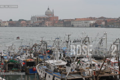 VENEZIA, 04.6.2008. FISHERMEN ARE STRIKING IN VENICE OVER THE COST OF FUEL © MARTABUSO/ARICI/GRAZIA NERI SCIOPERO PESCATORI BLOCCO