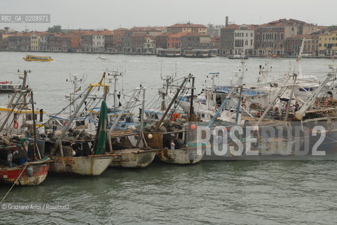 VENEZIA, 04.6.2008. FISHERMEN ARE STRIKING IN VENICE OVER THE COST OF FUEL © MARTABUSO/ARICI/GRAZIA NERI SCIOPERO PESCATORI BLOCCO