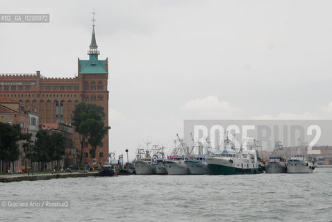 VENEZIA, 04.6.2008. FISHERMEN ARE STRIKING IN VENICE OVER THE COST OF FUEL © MARTABUSO/ARICI/GRAZIA NERI SCIOPERO PESCATORI BLOCCO