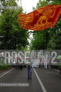 VENICE 6/06/08 - DEMONSTRATION AGAINST THE CONSTRUCTION OF A NEW QUARTER FOR SINTI (GYPSY) PEOPLE IN MESTRE ©Graziano Arici/Rosebud2 ZINGARO LEGA POPOLO DELLE LIBERTA ALLEANZA NAZIONALE BANDIERE DIMOSTRAZIONE POLITICA FORZA ITALIA